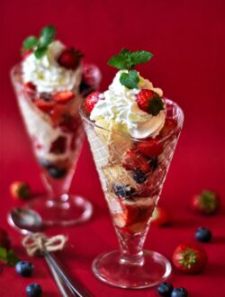 ice cream, sundae, dessert, strawberries, berry, cream, whipped cream, ice cream, ice cream, ice cream, ice cream, ice cream, sundae, sundae